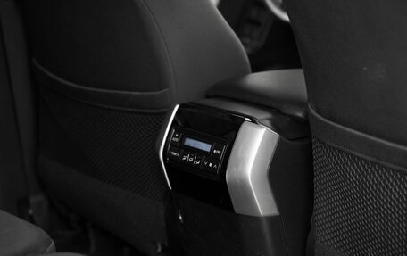 Toyota Land Cruiser Prado 150 рестайлинг 2, 2019 год, 5 370 000 рублей, 30 фотография