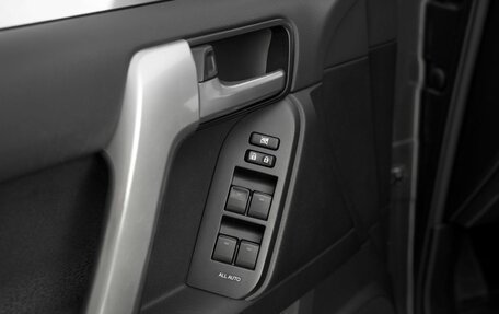 Toyota Land Cruiser Prado 150 рестайлинг 2, 2019 год, 5 370 000 рублей, 28 фотография