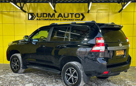 Toyota Land Cruiser Prado 150 рестайлинг 2, 2014 год, 3 299 000 рублей, 7 фотография