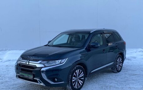 Mitsubishi Outlander III рестайлинг 3, 2019 год, 2 550 000 рублей, 1 фотография