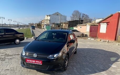Volkswagen Polo VI (EU Market), 2013 год, 920 000 рублей, 1 фотография