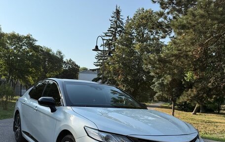 Toyota Camry, 2020 год, 3 100 000 рублей, 2 фотография