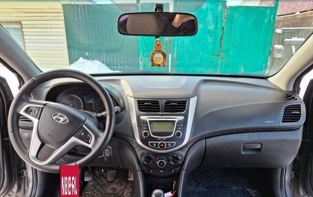 Hyundai Solaris II рестайлинг, 2012 год, 650 000 рублей, 12 фотография