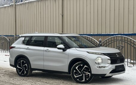 Mitsubishi Outlander, 2023 год, 3 990 000 рублей, 1 фотография