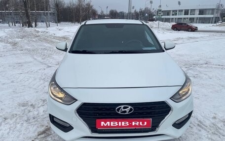 Hyundai Solaris II рестайлинг, 2017 год, 1 050 000 рублей, 1 фотография
