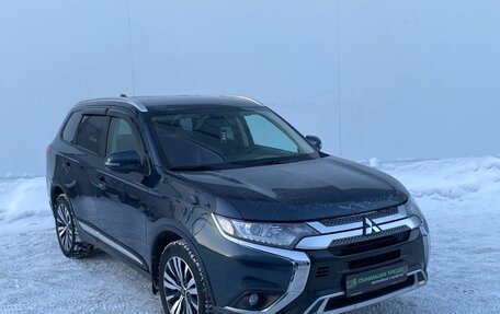 Mitsubishi Outlander III рестайлинг 3, 2019 год, 2 550 000 рублей, 3 фотография