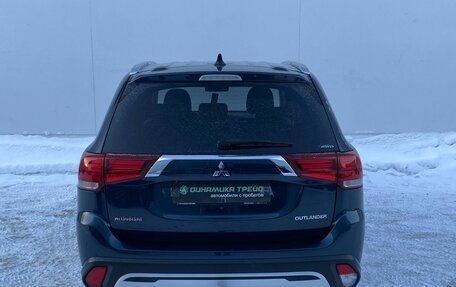 Mitsubishi Outlander III рестайлинг 3, 2019 год, 2 550 000 рублей, 6 фотография