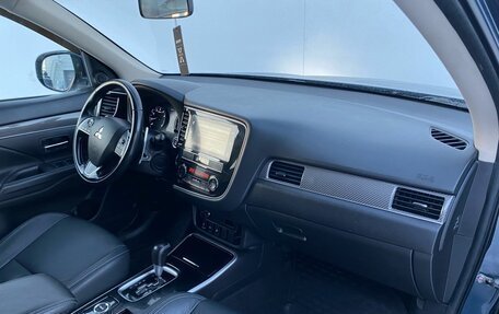 Mitsubishi Outlander III рестайлинг 3, 2019 год, 2 550 000 рублей, 9 фотография