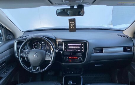 Mitsubishi Outlander III рестайлинг 3, 2019 год, 2 550 000 рублей, 13 фотография