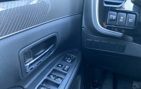 Mitsubishi Outlander III рестайлинг 3, 2019 год, 2 550 000 рублей, 20 фотография