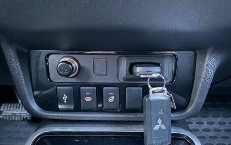 Mitsubishi Outlander III рестайлинг 3, 2019 год, 2 550 000 рублей, 15 фотография