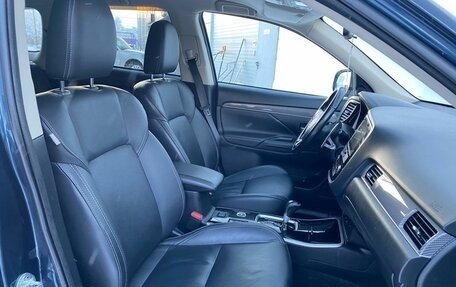 Mitsubishi Outlander III рестайлинг 3, 2019 год, 2 550 000 рублей, 10 фотография