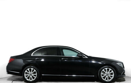 Mercedes-Benz E-Класс, 2020 год, 3 790 000 рублей, 4 фотография