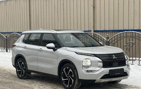 Mitsubishi Outlander, 2023 год, 3 990 000 рублей, 2 фотография