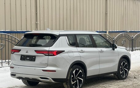 Mitsubishi Outlander, 2023 год, 3 990 000 рублей, 3 фотография