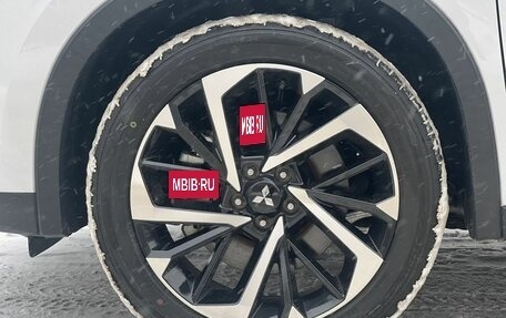 Mitsubishi Outlander, 2023 год, 3 990 000 рублей, 8 фотография