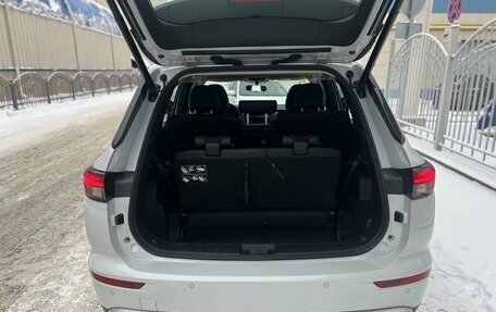 Mitsubishi Outlander, 2023 год, 3 990 000 рублей, 29 фотография