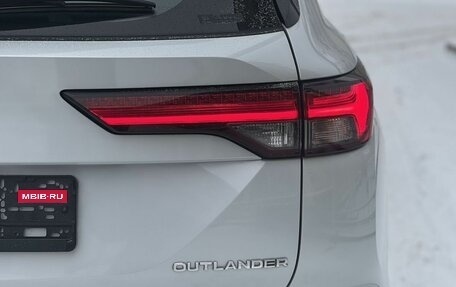 Mitsubishi Outlander, 2023 год, 3 990 000 рублей, 32 фотография