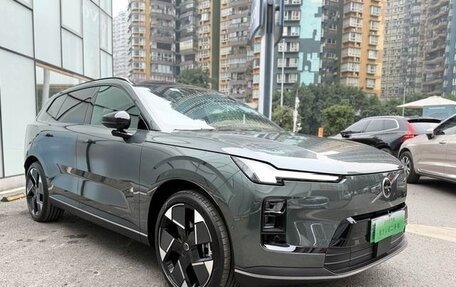 Volvo XC70, 2025 год, 7 000 000 рублей, 3 фотография