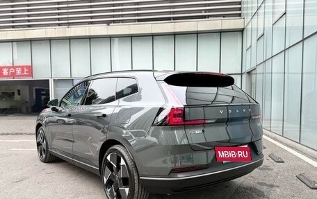 Volvo XC70, 2025 год, 7 000 000 рублей, 5 фотография