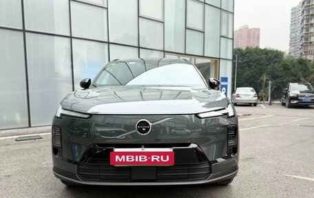 Volvo XC70, 2025 год, 7 000 000 рублей, 2 фотография