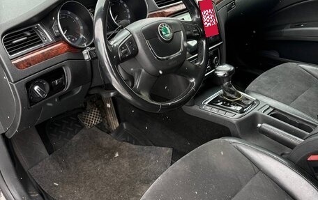 Skoda Superb III рестайлинг, 2010 год, 820 000 рублей, 13 фотография