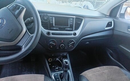 Hyundai Solaris II рестайлинг, 2017 год, 1 050 000 рублей, 8 фотография