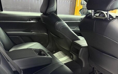 Toyota Camry, 2021 год, 2 800 000 рублей, 4 фотография