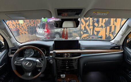 Lexus LX III, 2017 год, 5 000 000 рублей, 18 фотография