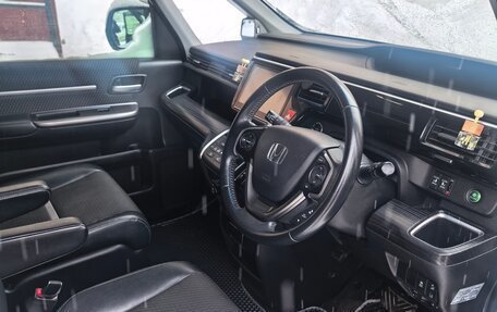 Honda Stepwgn IV, 2016 год, 2 000 000 рублей, 5 фотография