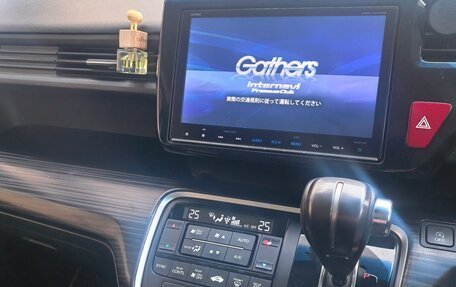 Honda Stepwgn IV, 2016 год, 2 000 000 рублей, 6 фотография