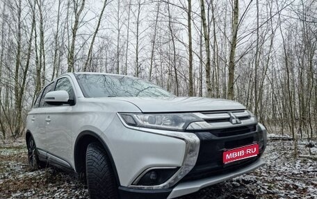 Mitsubishi Outlander III рестайлинг 3, 2016 год, 1 700 000 рублей, 1 фотография