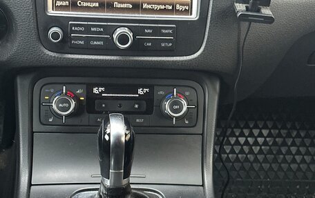 Volkswagen Touareg III, 2010 год, 1 656 000 рублей, 10 фотография