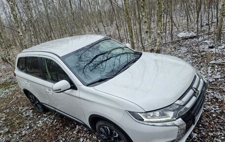 Mitsubishi Outlander III рестайлинг 3, 2016 год, 1 700 000 рублей, 2 фотография