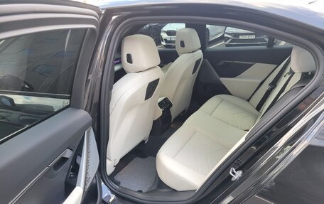 BMW 5 серия, 2025 год, 6 730 000 рублей, 16 фотография