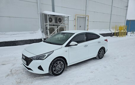 Hyundai Solaris II рестайлинг, 2021 год, 1 900 000 рублей, 9 фотография