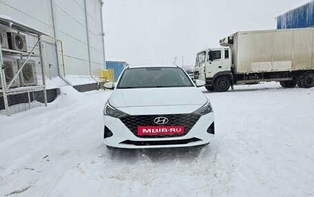 Hyundai Solaris II рестайлинг, 2021 год, 1 900 000 рублей, 3 фотография