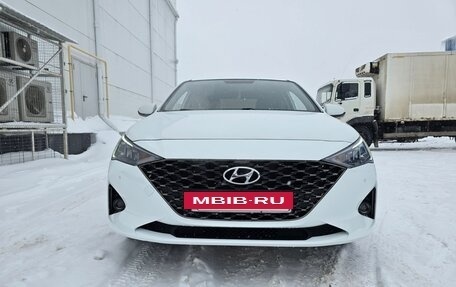 Hyundai Solaris II рестайлинг, 2021 год, 1 900 000 рублей, 2 фотография