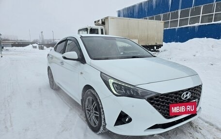 Hyundai Solaris II рестайлинг, 2021 год, 1 900 000 рублей, 4 фотография