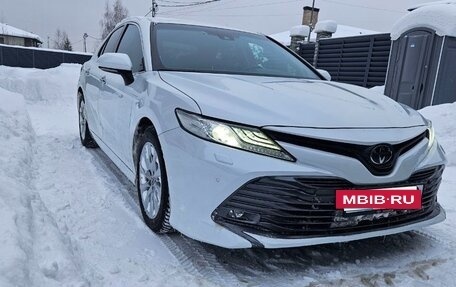 Toyota Camry, 2018 год, 2 300 000 рублей, 2 фотография