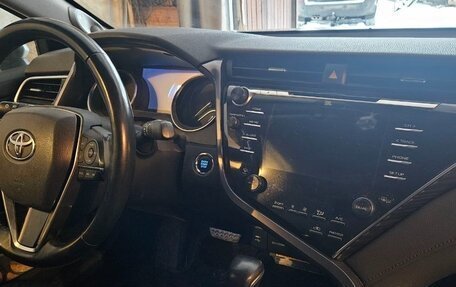 Toyota Camry, 2018 год, 2 300 000 рублей, 6 фотография