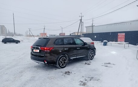 Mitsubishi Outlander III рестайлинг 3, 2015 год, 1 670 000 рублей, 2 фотография