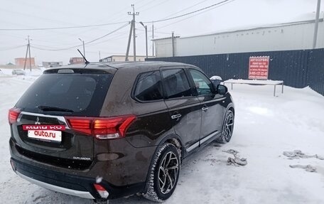 Mitsubishi Outlander III рестайлинг 3, 2015 год, 1 670 000 рублей, 4 фотография