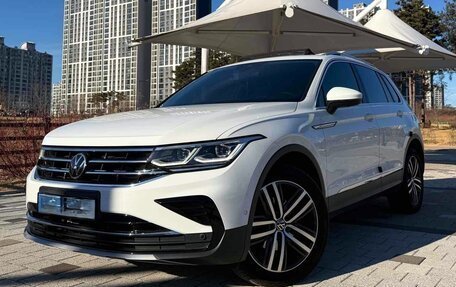 Volkswagen Tiguan II, 2024 год, 2 780 000 рублей, 3 фотография