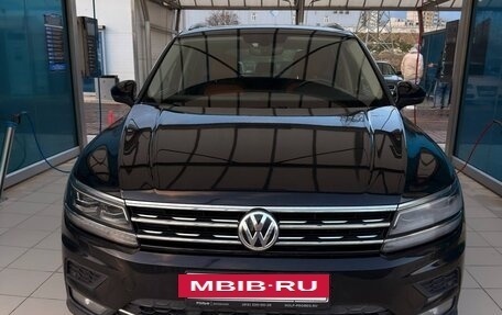 Volkswagen Tiguan II, 2018 год, 2 499 000 рублей, 2 фотография