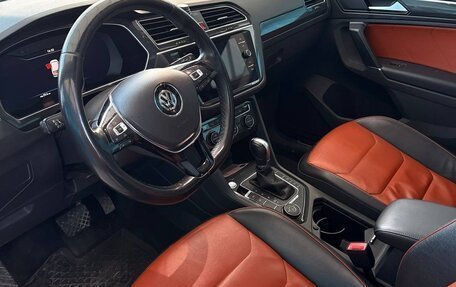 Volkswagen Tiguan II, 2018 год, 2 499 000 рублей, 19 фотография