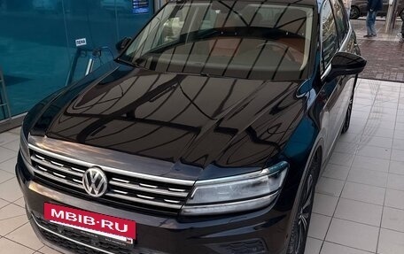 Volkswagen Tiguan II, 2018 год, 2 499 000 рублей, 17 фотография