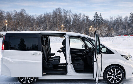 Honda Stepwgn IV, 2019 год, 2 350 000 рублей, 3 фотография