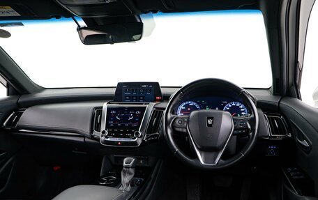 Toyota Crown, 2018 год, 3 098 077 рублей, 6 фотография