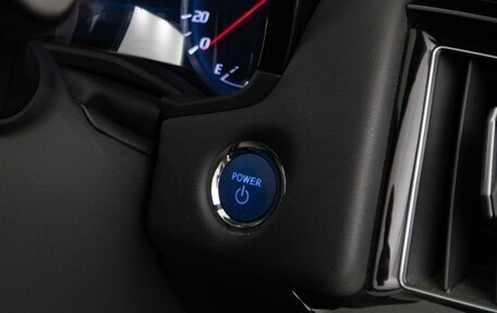 Toyota Crown, 2018 год, 3 098 077 рублей, 16 фотография